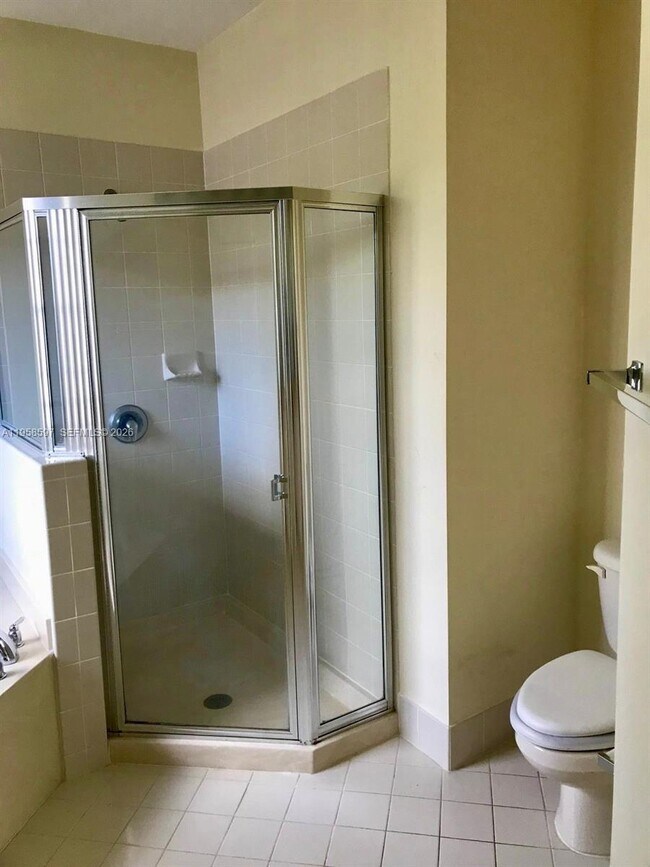 Building Photo - 2650 SW 84th Terrace