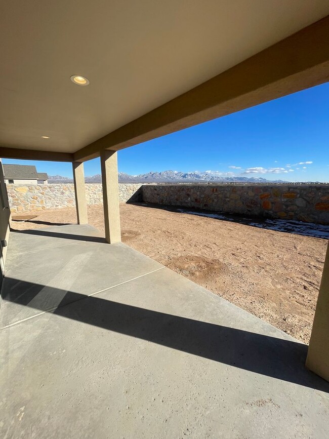 Building Photo - Beautiful Newly Constructed Home