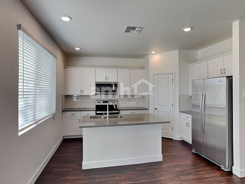 Building Photo - 8971 N 171st Dr