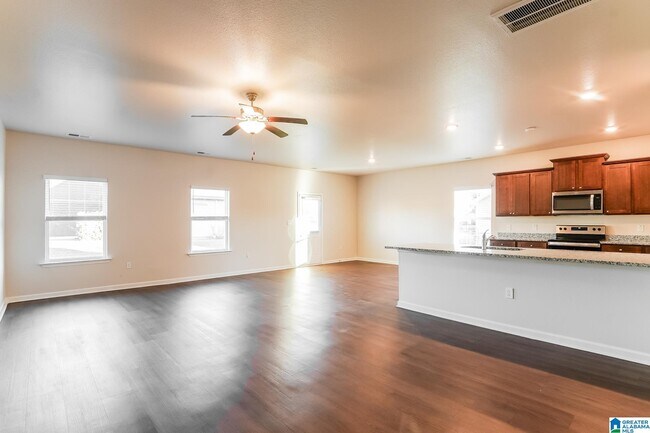 Building Photo - 1001 Pilgrim Ln