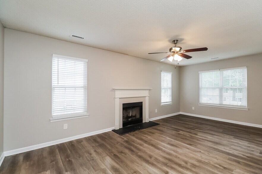 Building Photo - 905 Grassy Patch Ln