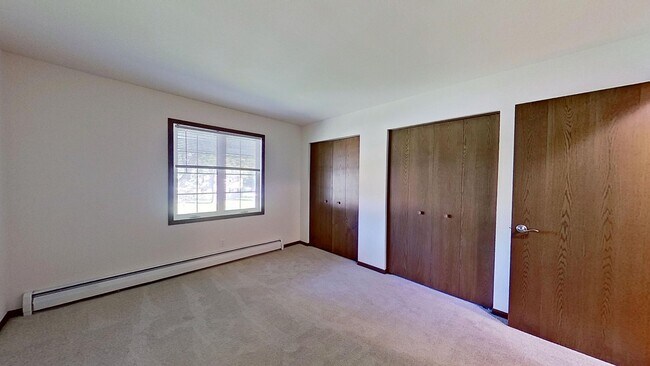 Building Photo - Renovated Upper 1 Bedroom 1 Bathroom Apart...