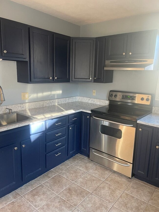 Building Photo - Beautiful 2BR/1BA Condo Available January 16th!!!  Great Portland Location!!!