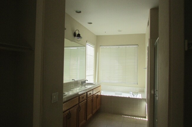 Building Photo - Coming Soon....Lovely 3 Bedroom in Carlsbad