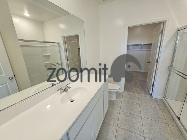 Building Photo - BEAUTIFUL HOME 4 BEDROOMS 3 BATHS!