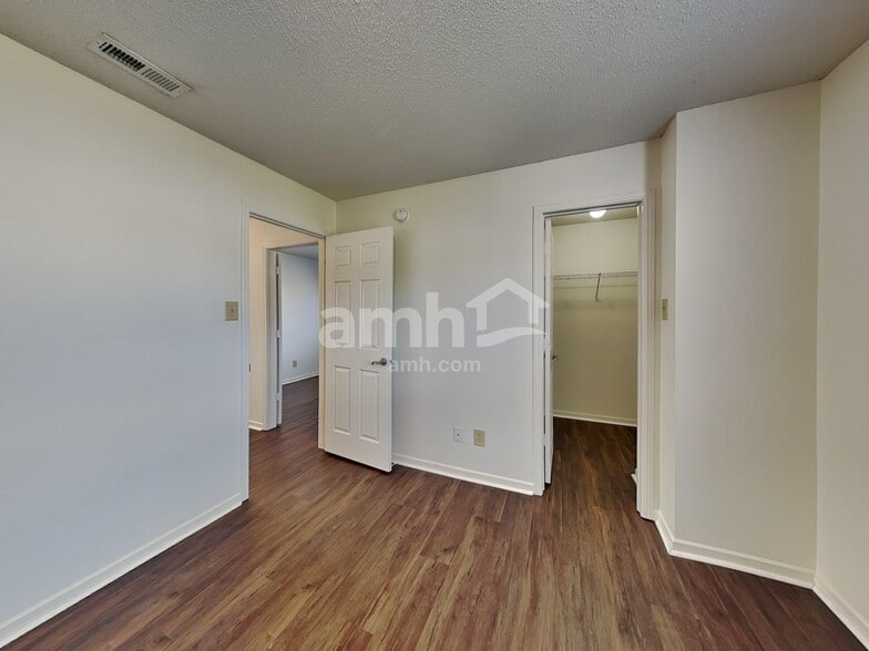 Building Photo - 10286 Butler Dr