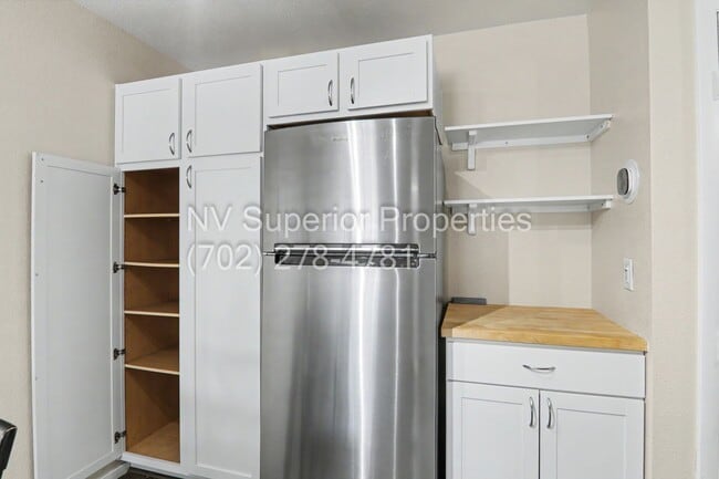 Building Photo - SE!! Close to UNLV!! 2 Bedroom 2 story!! 1 Car Carport!! Fully Furnished!! Community Pool!! and T...