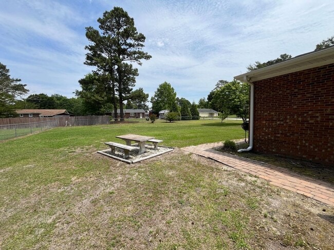 Building Photo - 2133 Catherine Lake Rd