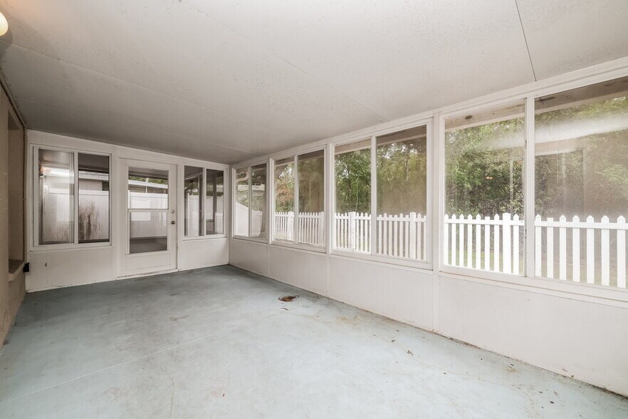 Building Photo - 6713 Summer Cove Dr