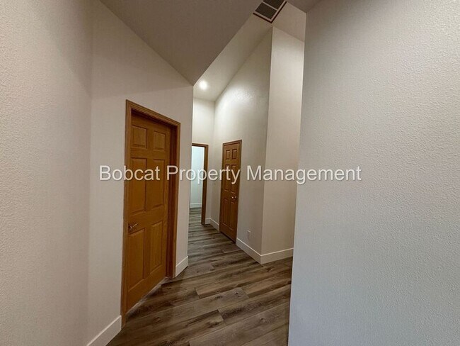 Building Photo - 1300 Bridle Way