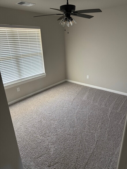 Building Photo - 6413 SE 84th St