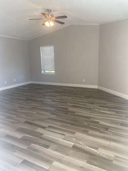 Building Photo - 828 Hardy Springs Cir