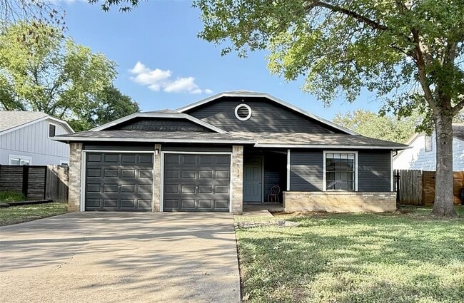 Building Photo - 3814 Stonecroft Dr