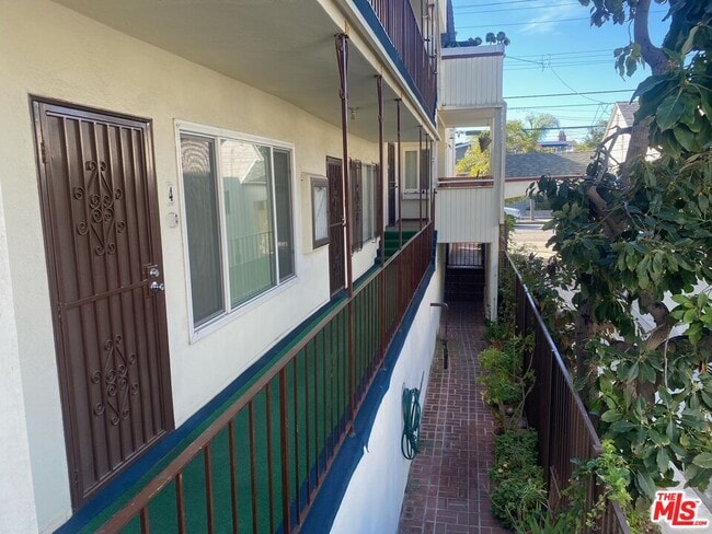 Building Photo - 2423 4th St