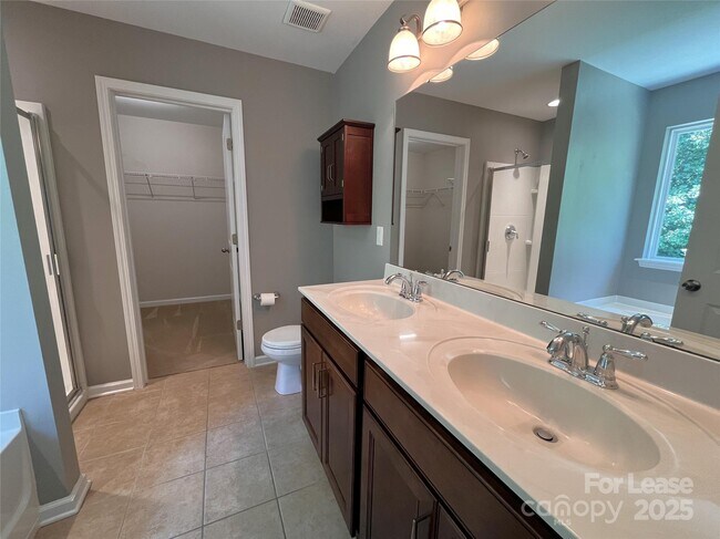 Building Photo - 432 Winecoff Woods Dr NW