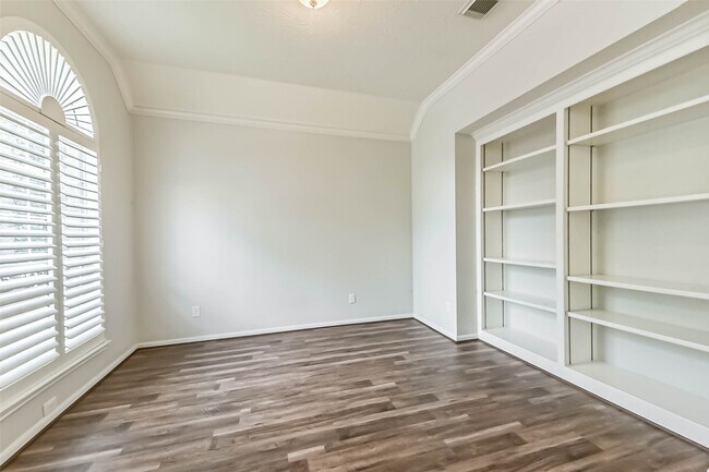 Building Photo - 14610 Farrawood Dr