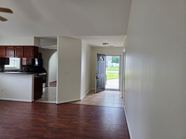 Building Photo - Charming 3-Bedroom Home in Desirable Shadowmoss Community