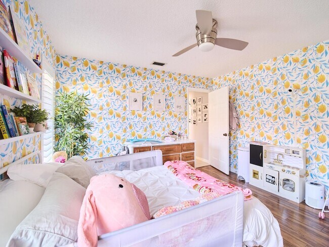 Building Photo - 2281 SW Starling Dr