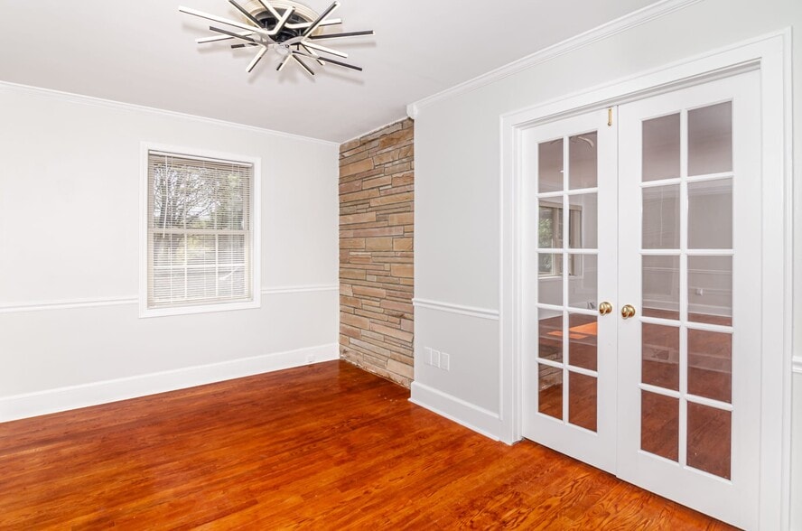 Building Photo - 1416 Hilltop Dr