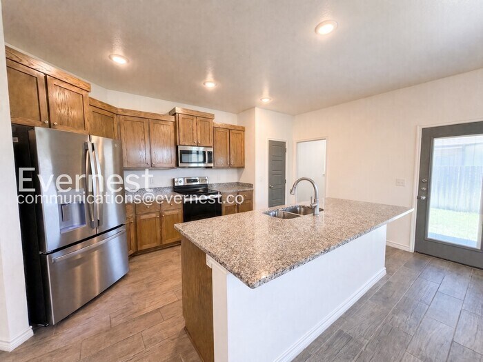 Building Photo - 726 Freedom Cir