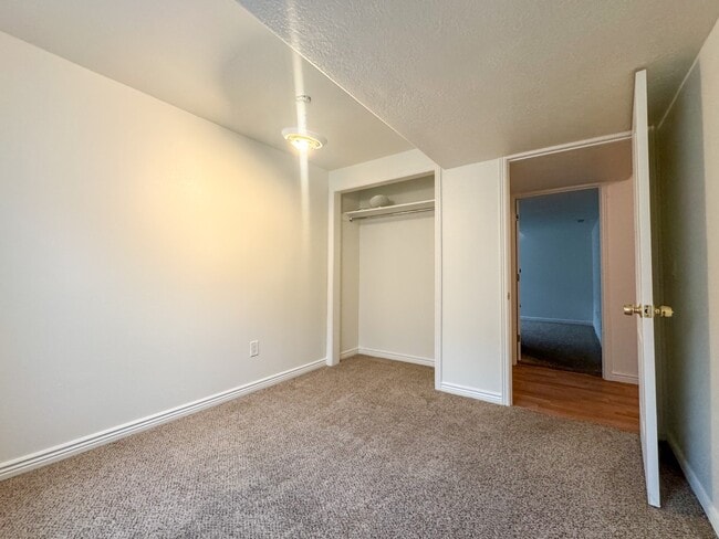 Building Photo - 1040 N 130 W