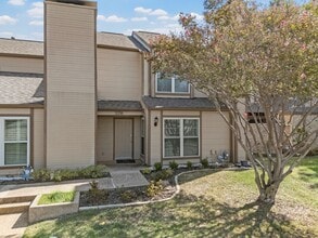 Building Photo - Updated Amazing Townhome