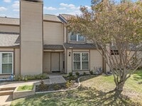 Building Photo - Updated Amazing Townhome