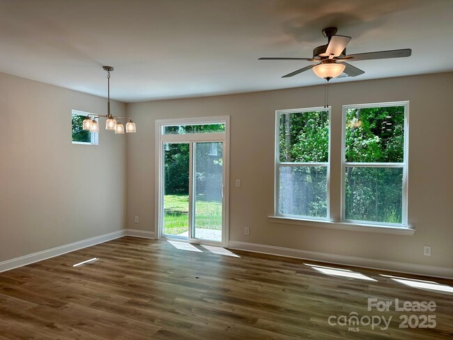 Building Photo - 9251 Eleanor Dr