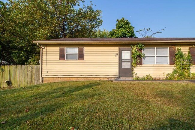 Primary Photo - 1309 S Washington Ave