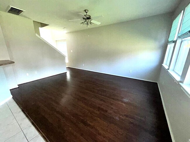 Building Photo - 17138 Oakwood Chase Dr