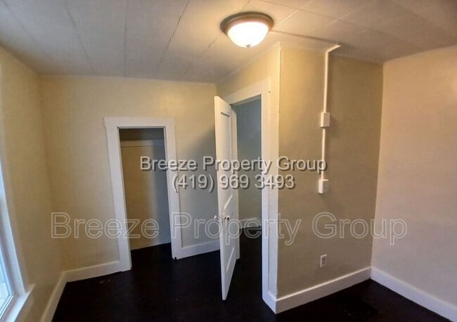 Building Photo - 503 E Vine St