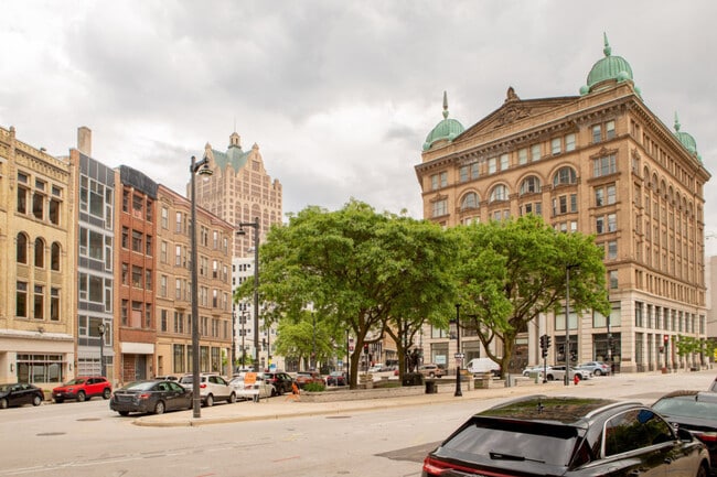 Building Photo - 823 N 2nd St