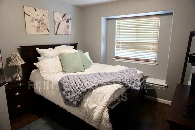 Building Photo - 3531 S Lower Fork Way