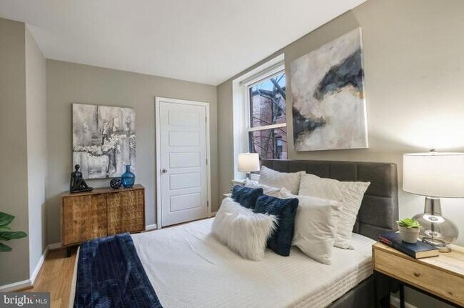 Building Photo - 1438 Meridian Pl NW