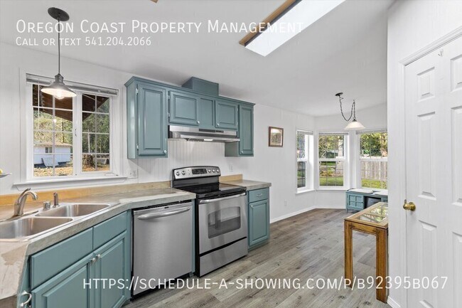 Building Photo - 2347 N Chinook Ln