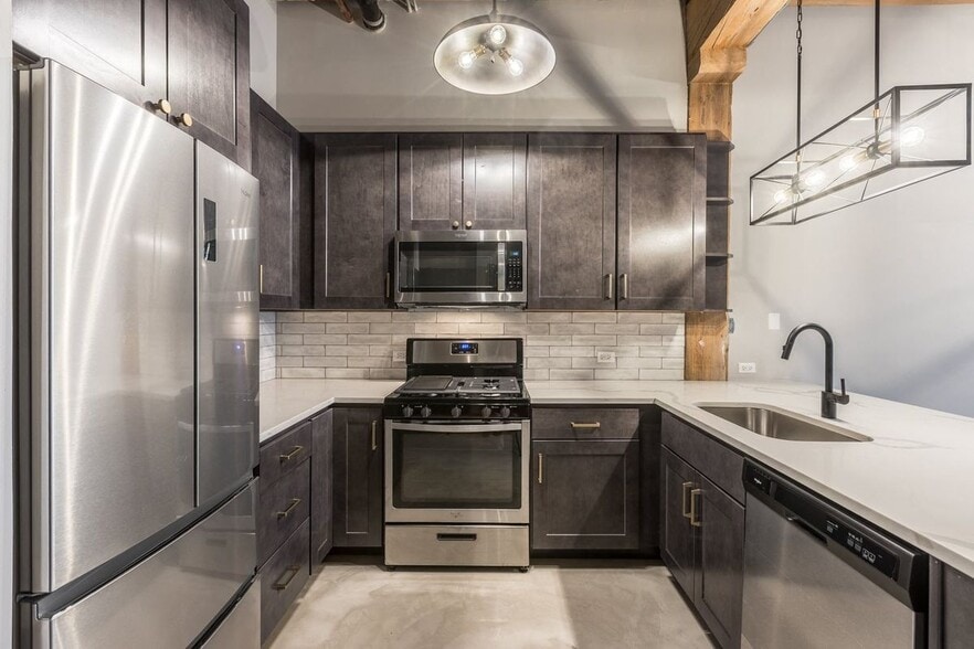 Building Photo - 3110 N Sheffield Ave