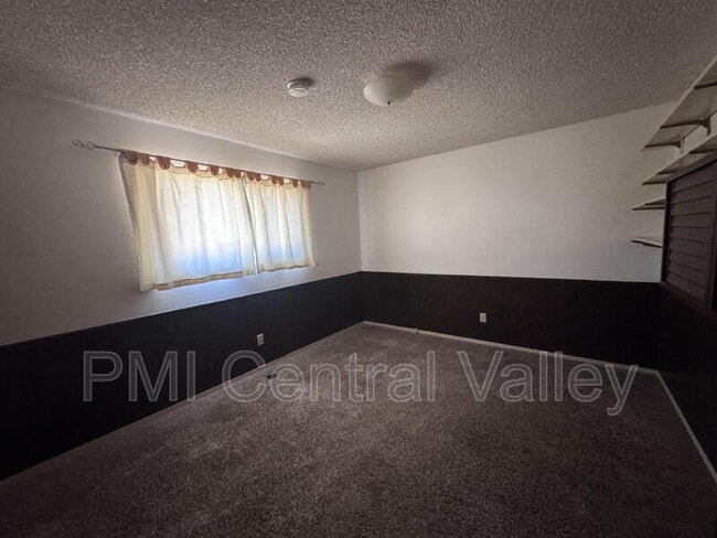 Building Photo - 4650 Dahlia Dr