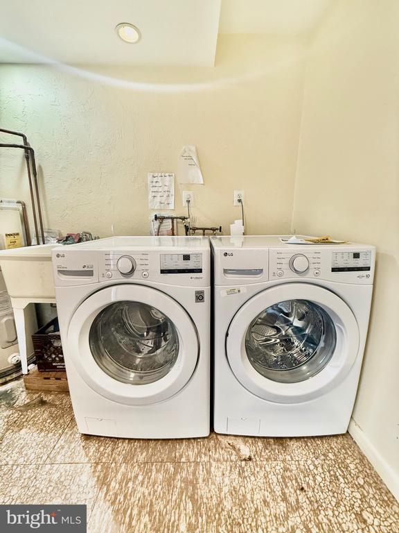 Building Photo - 720 W Glebe Rd