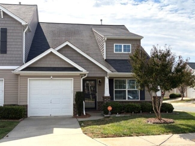 Primary Photo - ~~ Luxurious End Unit 3-bedroom Townhome ~~