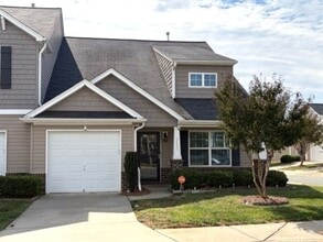 Building Photo - ~~ Luxurious End Unit 3-bedroom Townhome ~~