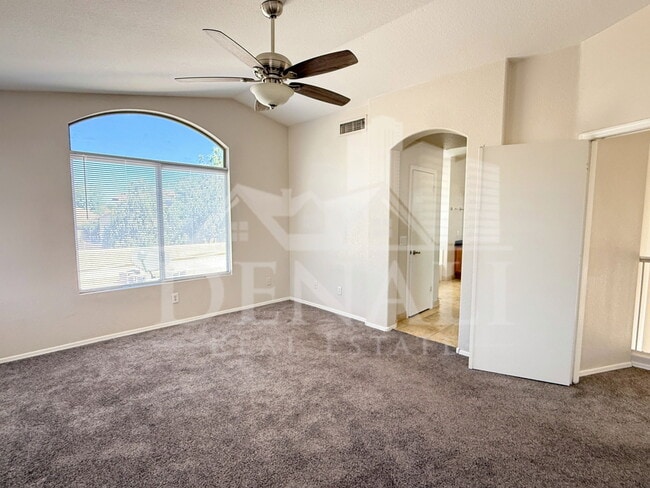 Building Photo - 1274 W Sparrow Ct