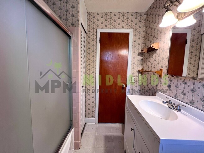 Building Photo - 3836 Davies Dr