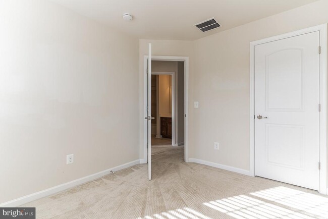 Building Photo - 25621 Pleasant Valley Rd