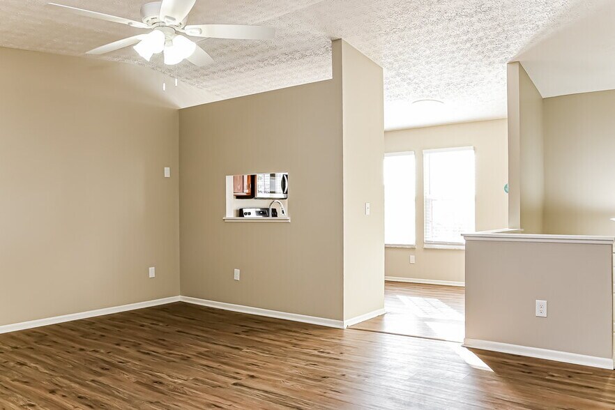 Building Photo - 794 Wallinger Dr