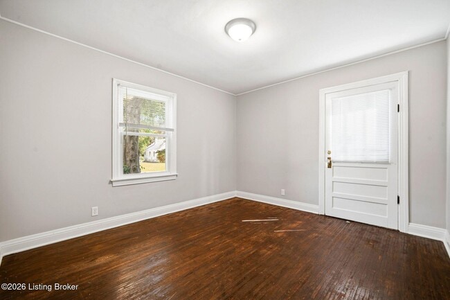 Building Photo - 1050 Oakwood Ave