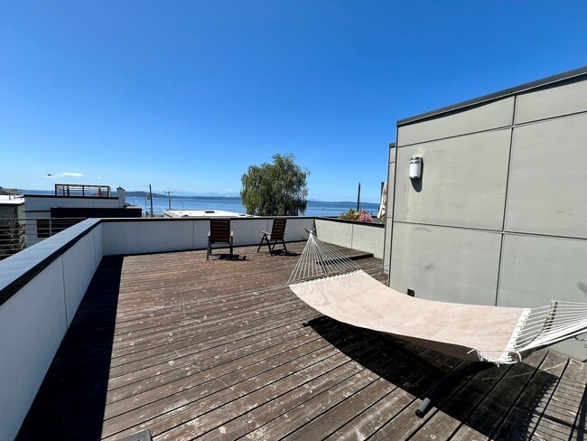 Building Photo - LUXURY ALKI 3 BED TOWNHOME FOR RENT W EXPA...