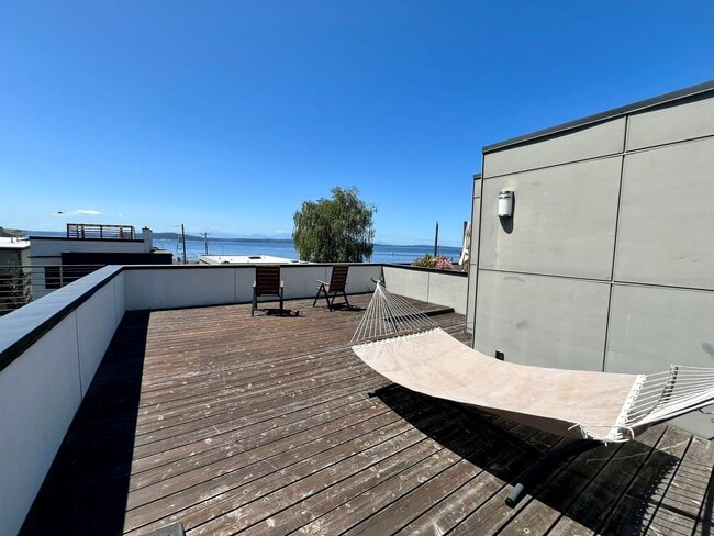 Building Photo - LUXURY ALKI 3 BED TOWNHOME FOR RENT W EXPANSIVE WATER VIEWS!