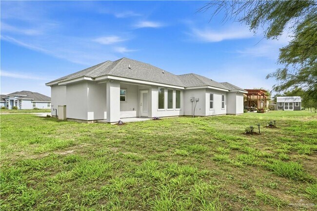 Building Photo - 17 Esperanza St