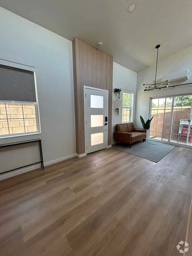Building Photo - 4725 S Mae Wy