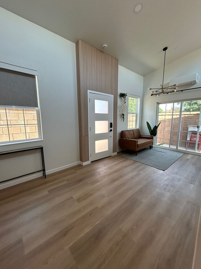 Building Photo - 4725 S Mae Wy